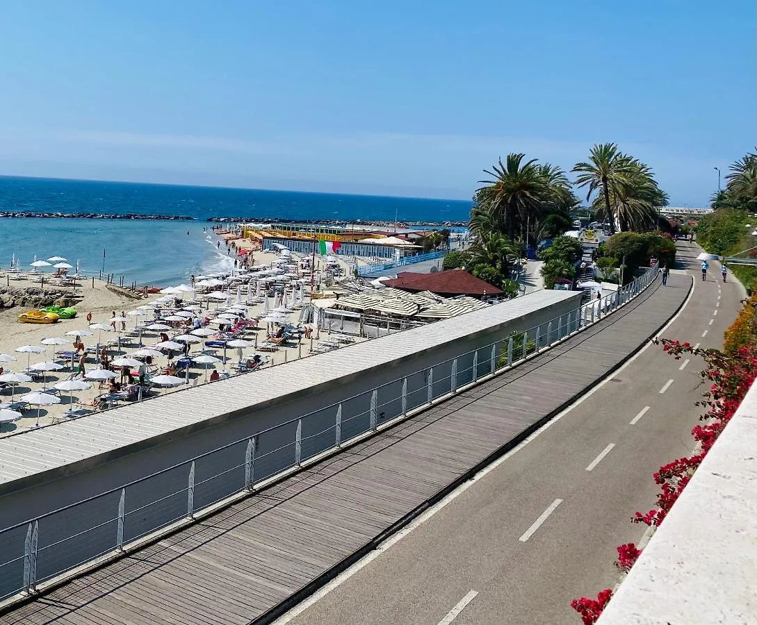 Moderno Appartamento Al Centro Sanremo Apartment